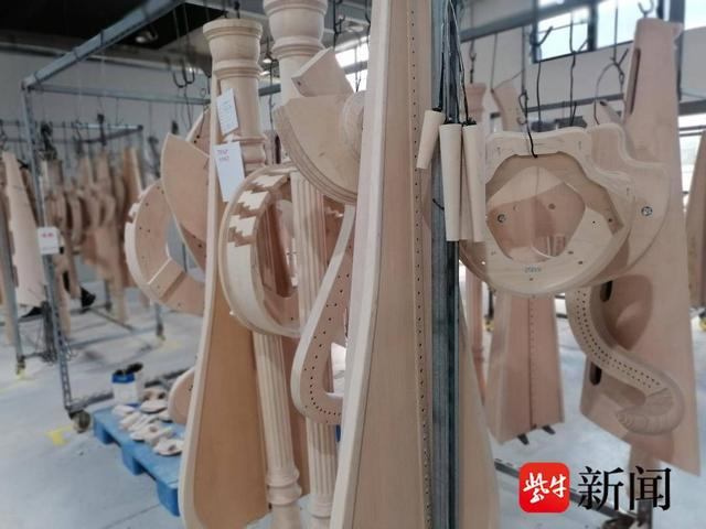 竖琴制作现场。张建波 摄