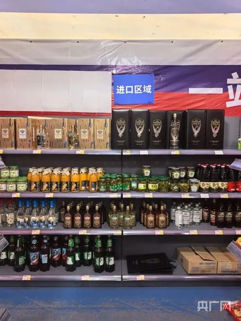 部分店铺已将商品分“国产区域”“进口区域”摆放（本文图片均为：央广网发 受访者供图）