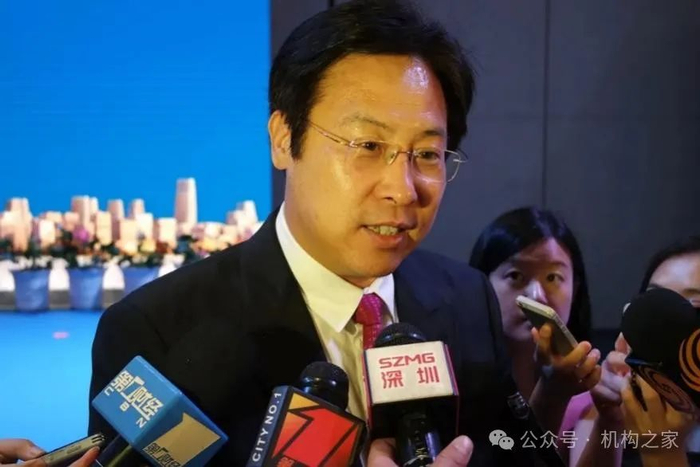 注：上图为恒丰银行因贪腐被判处死刑、缓期两年执行的原董事长蔡国华。