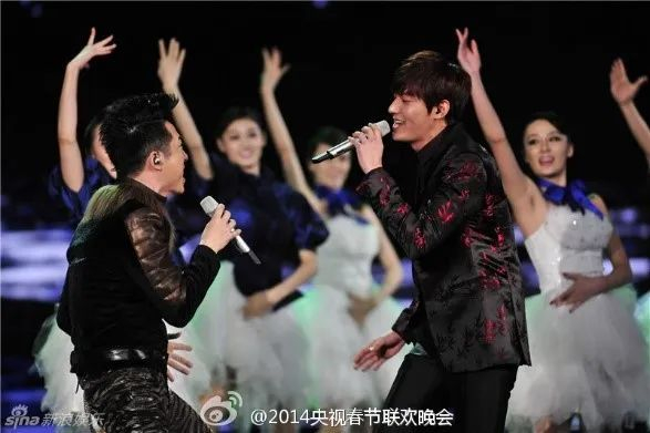 2014年春晚，李敏镐、庾澄庆合唱《情非得已》