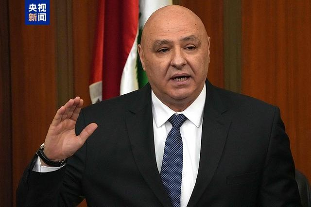 △约瑟夫·奥恩宣誓就任