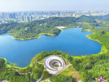 一半山水一半城。