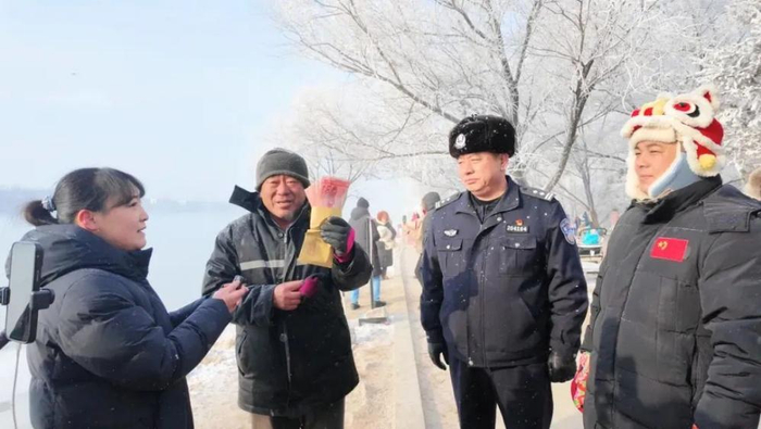 ▲吉林市文旅局补偿热心大爷李忠武3700元。图源江城日报