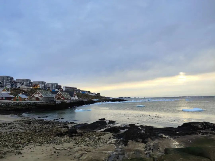 资料图片：丹麦自治领地格陵兰岛首府努克的景色。（新华社发）