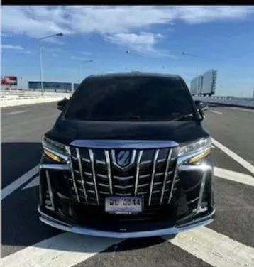 ▲在曼谷廊曼机场接两位女孩的车辆。受访者供图