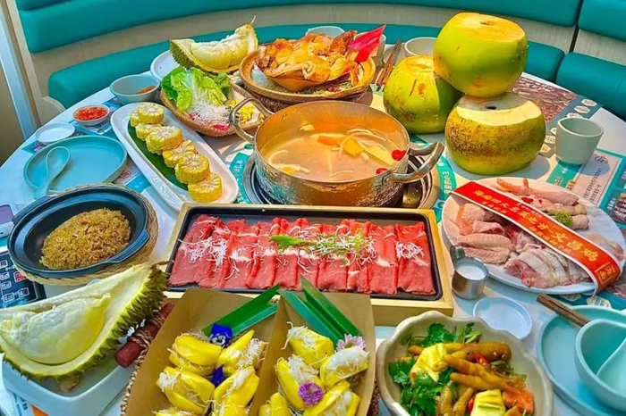 来源：正方华美食店、嗲嗲的椰子鸡·太琼糟粕醋、虎婆香草鸭·海南大排档、昌隆鹅乡·海南菜老字号