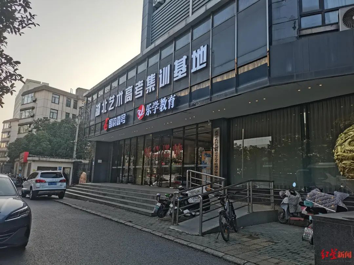 ▲位于武汉硚口区的一家艺术高考培训机构