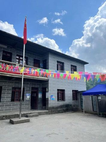 规德海小学校园。解读中国工作室供图