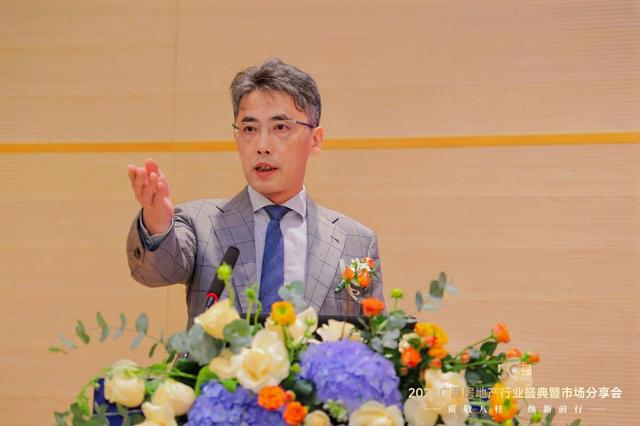 南宁市房地产业协会会长汪忠文现场致辞。