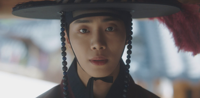 这是成允谦，与千承辉长得一模一样