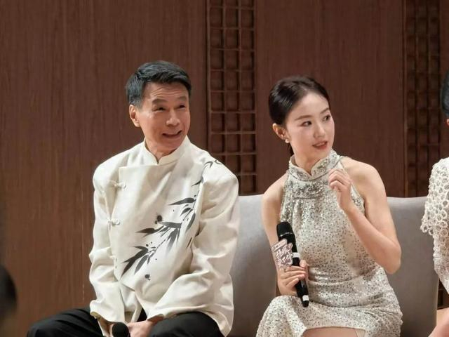 《甄嬛传》剧组重聚现场。图/九派新闻 周雨禾