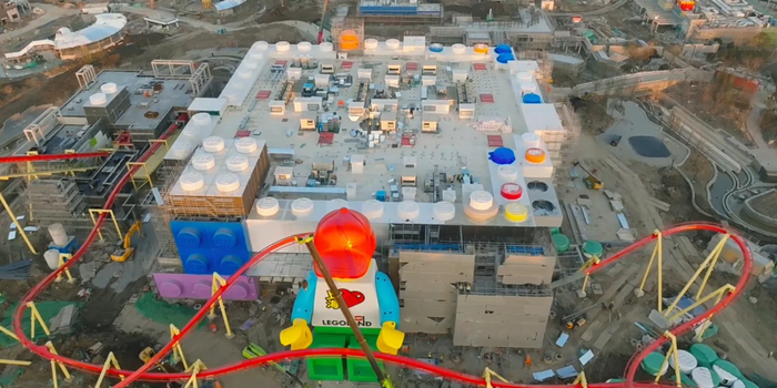 上海乐高乐园已进入外部装饰和特种设备安装阶段。