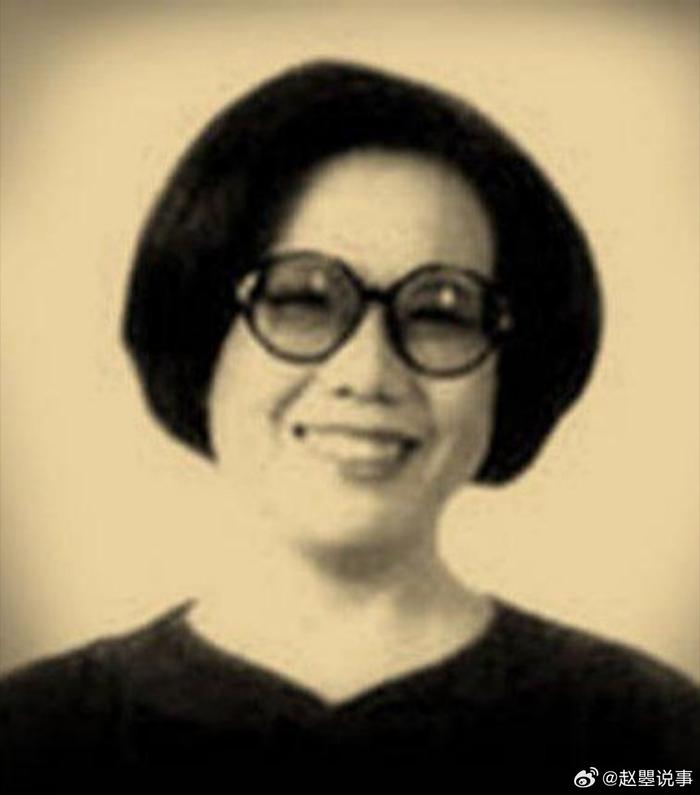 1942年，作家沉樱正怀3胎，得知丈夫把全部家当3万块，拿去给戏子赎身