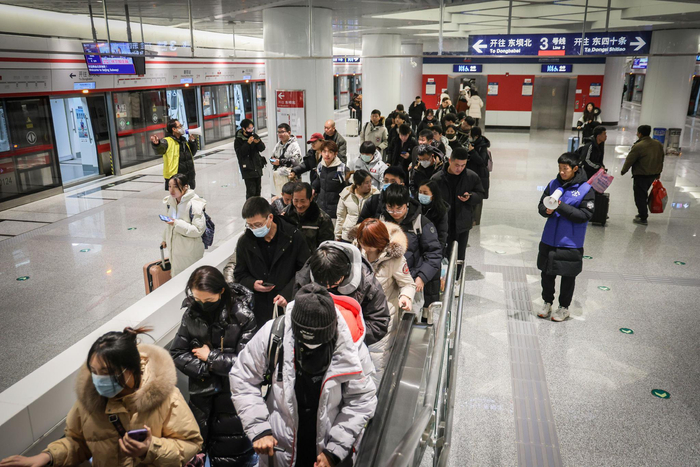 1月14日是春运首日，北京朝阳站逐步迎来客流高峰。 新京报记者 王远征 摄