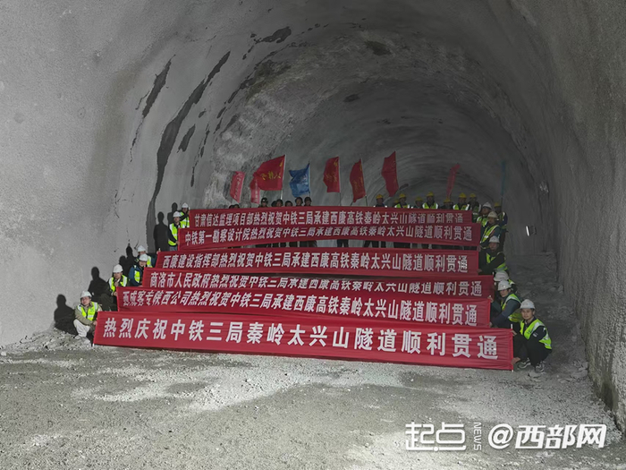 秦岭太兴山隧道三号斜井内部