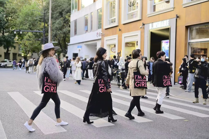 2024年11月，罗彤、吴琼等人在安福路聚会 。