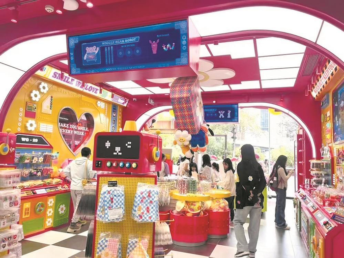     Wiggle Wiggle西部首店吸引了众多年轻消费者。