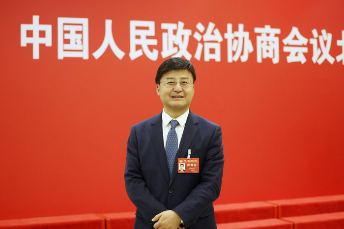 北京市政协常委、民盟北京市委专职副主委张振军。新京报记者 王贵彬 摄