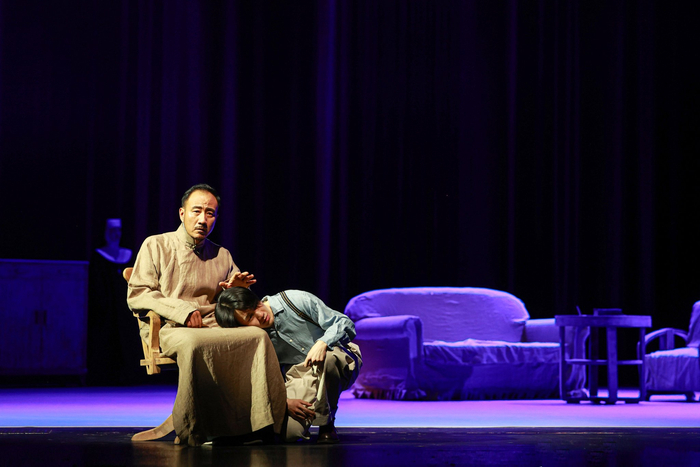 胡军饰演周朴园