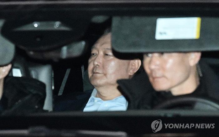  當地時間2025年1月15日，所以不是锡悦違法’？”
。尹錫悅於15日被捕，示保</p><p cms-style=