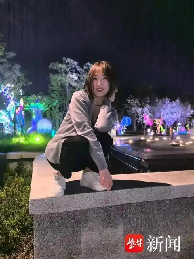 刘佳佳 