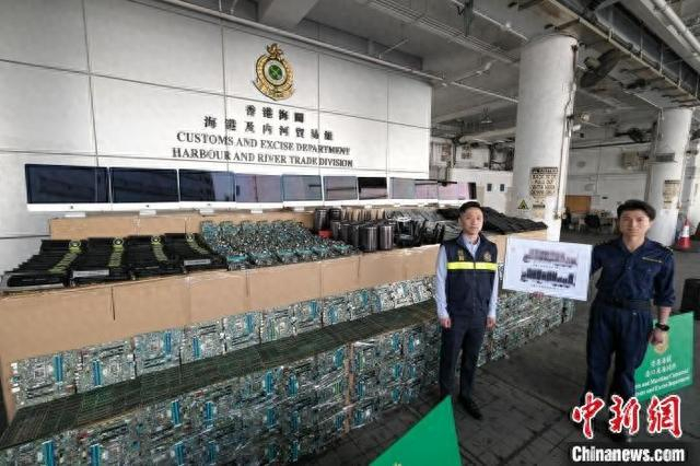 1月17日，香港海关通报案件及展示检获的电子产品。 中新网记者 陈永诺 摄