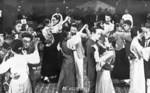 14岁未婚先孕，持刀逼婚，四婚降服风流才子 1914年…