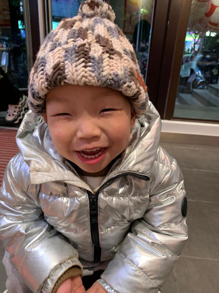一个情绪稳定的孩子真的很容易获得别人的好感！