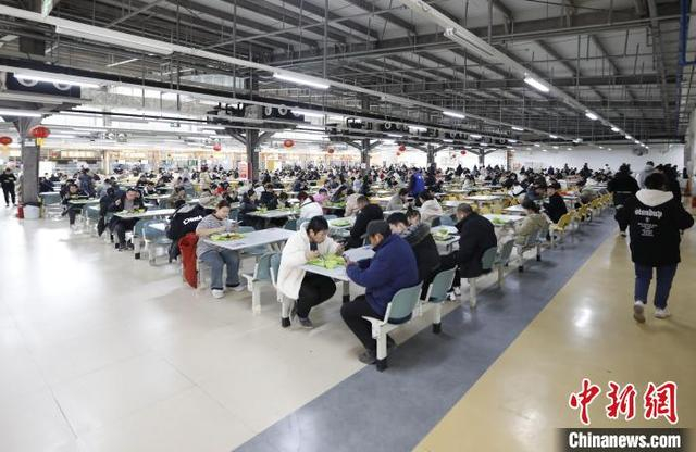 图为郑州富士康K15餐厅。 记者 阚力 摄