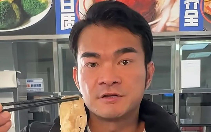 ▲网红李维刚带货的原切牛肉卷被质疑是合成肉。图/涉事网红社交账号截图