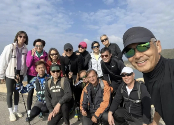 周润发的跑友圈里有不少影视大咖。