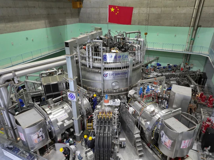 形如“巨罐”的EAST装置，图片来源：安徽省人民政府