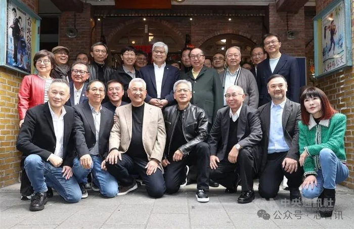 黄仁勋宴请35位供应链大佬：每桌菜价约1182元！|施崇棠|新台币|台湾省|台积电|魏哲家_新浪新闻