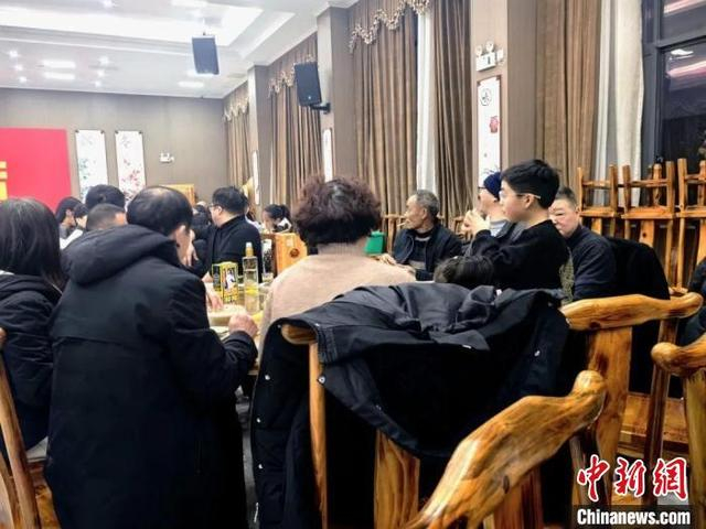 村民在家宴中心用餐。秀洲区传媒中心供图