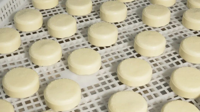 ▲正待分装的酸奶糕（摄影俊平）