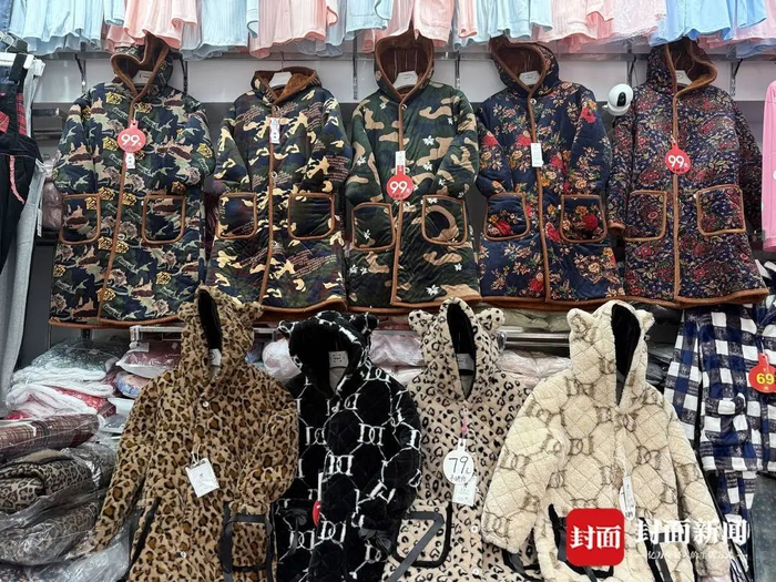 成都荷花池批发市场售卖的“省服”