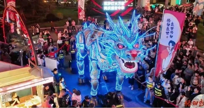 机甲麒麟巡游互动表演