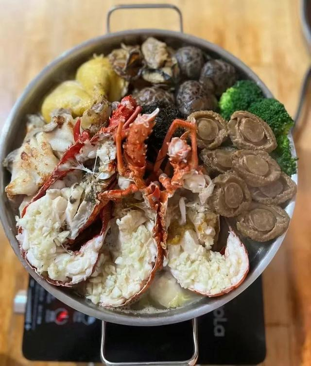 盆菜。中新网记者 李志华 摄