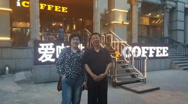 《漂白》编剧陈枰（左）和警官袁韧 公众号“满子典频”