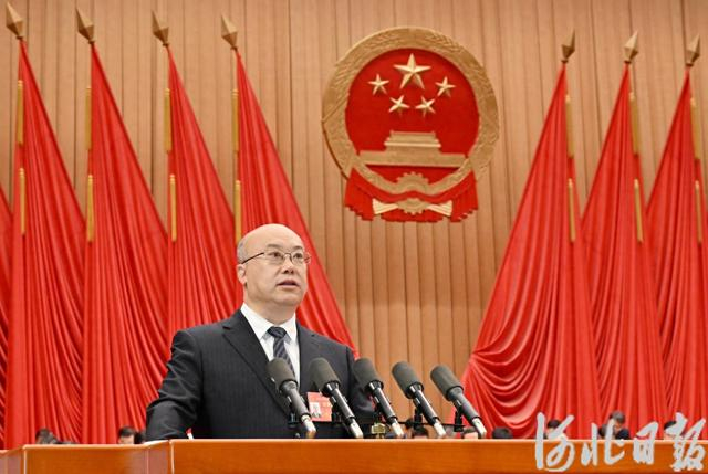 王正谱作政府工作报告。河北日报记者霍艳恩摄