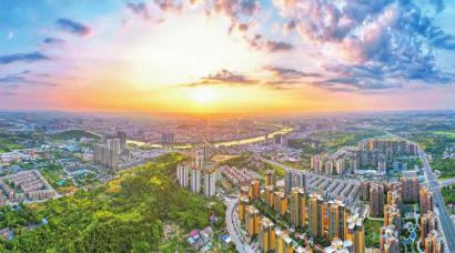 远眺中江县城。