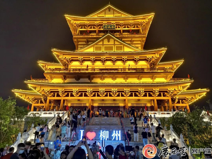 柳州市窑埠古镇龙城阁。广西云-广西日报记者 谢永辉 摄