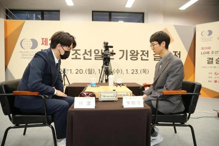 柯潔在LG杯決賽中連續遭遇爭議判罰。