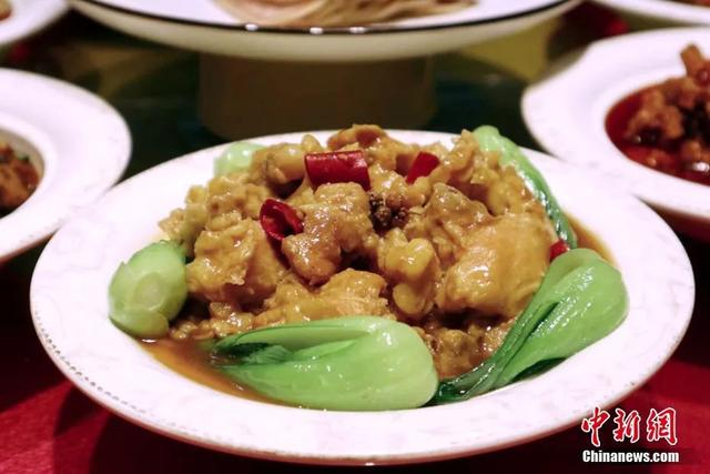 图为黄焖鸡。杨淇越 摄