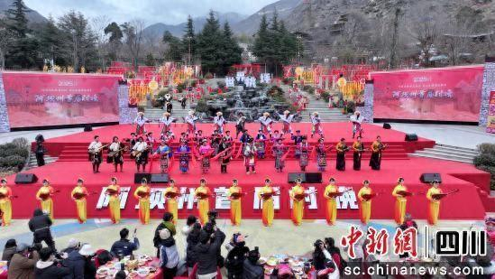 村晚现场。记者安源 摄