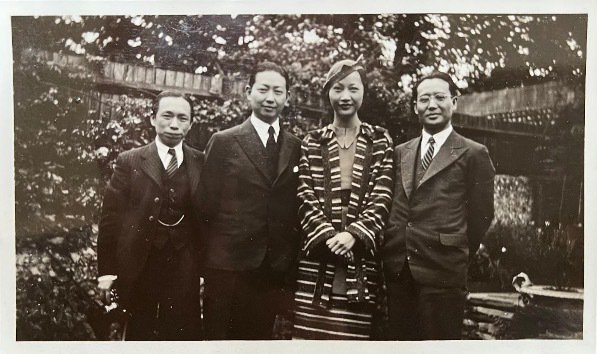 熊式一、梅兰芳、好莱坞华裔明星黄柳霜（Anna May Wong）、余上沅，伦敦，1935年。
