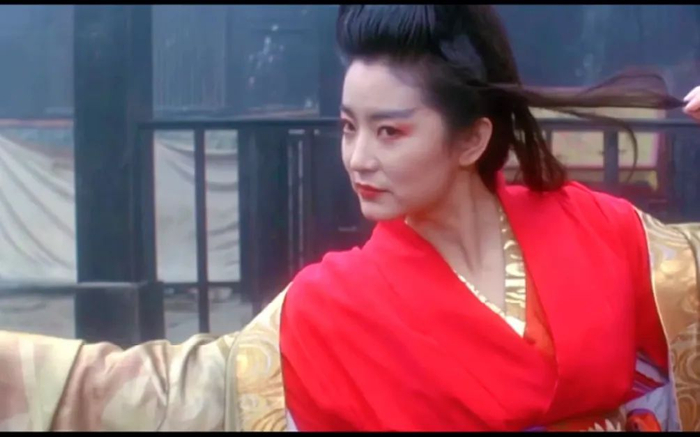 自徐克之后，“东方不败”不再是变态的彪形大汉，而成为了妖艳霸气的美女形象