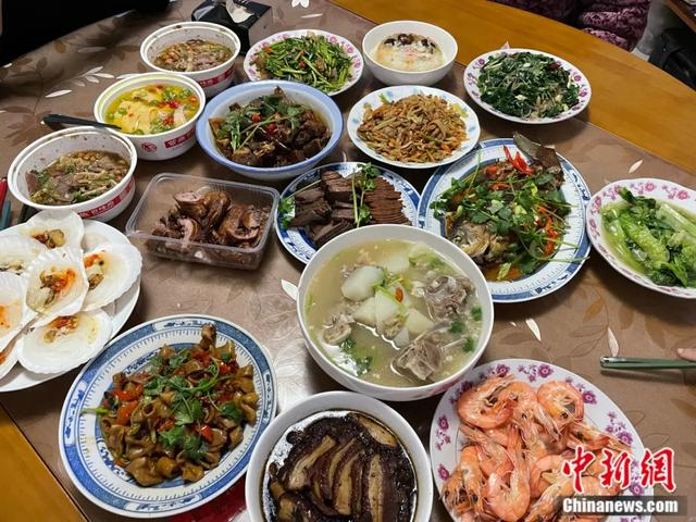 图为南昌年夜饭资料图。刘思伟 摄