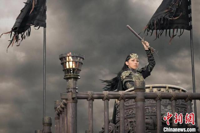 演员那尔那茜饰演的邓婵玉。片方供图