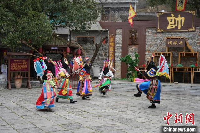 图为1月30日，《殷郊兵发西岐》地戏演出现场。 石小杰 摄
